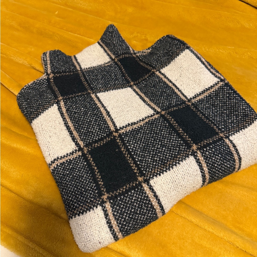 Men's Black and White Plaid Sweater